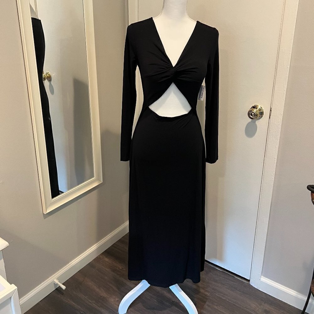 NWT Old Navy Fit & Flare Twist Front Cutout Black maxi dress, Size Med